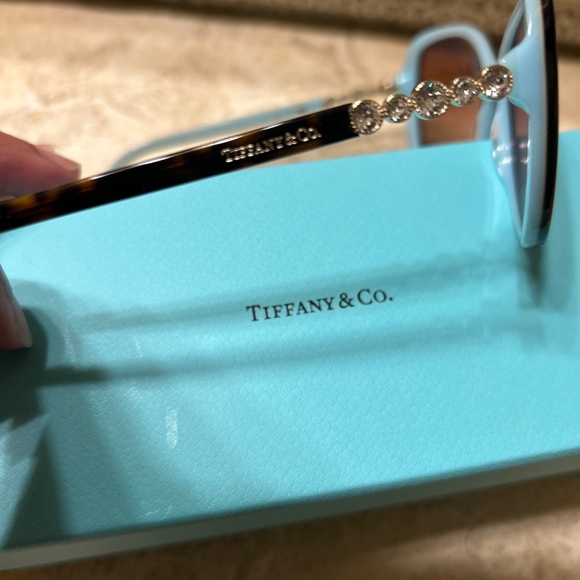 Brand new Tiffany & co women’s sunglasses main image 4